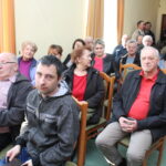 Wiceminister sprawiedliwości poseł Patryk Jaki, kandydat Zjednoczonej Prawicy do Parlamentu Europejskiego w okręgu małopolsko-świętokrzyskim z wizyta w Skalbmierzu / Marta Gajda / Radio Kielce