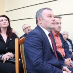 Wiceminister sprawiedliwości poseł Patryk Jaki, kandydat Zjednoczonej Prawicy do Parlamentu Europejskiego w okręgu małopolsko-świętokrzyskim z wizyta w Skalbmierzu / Marta Gajda / Radio Kielce