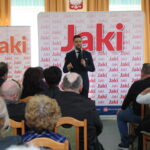 Wiceminister sprawiedliwości poseł Patryk Jaki, kandydat Zjednoczonej Prawicy do Parlamentu Europejskiego w okręgu małopolsko-świętokrzyskim z wizyta w Skalbmierzu / Marta Gajda / Radio Kielce