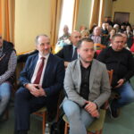 Wiceminister sprawiedliwości poseł Patryk Jaki, kandydat Zjednoczonej Prawicy do Parlamentu Europejskiego w okręgu małopolsko-świętokrzyskim z wizyta w Skalbmierzu / Marta Gajda / Radio Kielce