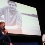 Rafał Zawierucha – aktor, dziennikarz gościł w Pińczowskim Samorządowym Centrum Kultury. Z prawej: Weronika Wawrzkowicz – autorka bloga rozmawiambolubie.pl / Marta Gajda / Radio Kielce