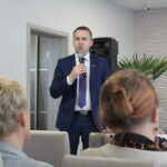 Mieszkańcy miejscowości Dobrów i Wierzbicy w gminie Tuczępy w powiecie buskim przeciwni planowanej inwestycji. Michał Cieślak – poseł na Sejm RP, Wioletta Kaczmarek – prezes Stowarzyszenia Towarzystwa Przyjaciół Gminy Tuczępy / Marta Gajda / Radio Kielce