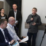 Mieszkańcy miejscowości Dobrów i Wierzbicy w gminie Tuczępy w powiecie buskim przeciwni planowanej inwestycji / Marta Gajda / Radio Kielce