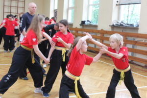 Sifu Wanga – wielki mistrz tradycyjnego chińskiego Kung-fu podczas treningu / Marta Gajda / Radio Kielce