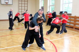 Sifu Wanga – wielki mistrz tradycyjnego chińskiego Kung-fu podczas treningu / Marta Gajda / Radio Kielce