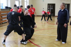 Sifu Wanga – wielki mistrz tradycyjnego chińskiego Kung-fu podczas treningu / Marta Gajda / Radio Kielce