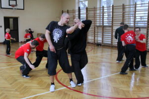 Sifu Wanga – wielki mistrz tradycyjnego chińskiego Kung-fu podczas treningu / Marta Gajda / Radio Kielce