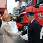 Nawarzyce. Uroczyste przekazanie nowego wozu strażackiego. Na zdjęciu: Anna Krupka - wiceminister sportu i turystyki / Marta Gajda / Radio Kielce