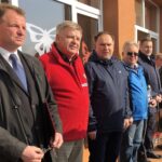 XV Marsz Szlakiem Puławiaków Powstańców Styczniowych. Od lewej: radny powiatowy Waldemar Maruszczak, senator Jarosław Rusiecki, poseł Marek Kwitek, radny Sandomierza Krzysztof Szatan, przewodniczący Rady Miasta Sandomierza Wojciech Czerwiec / Grażyna-Szlęzak-Wójcik / Radio Kielce