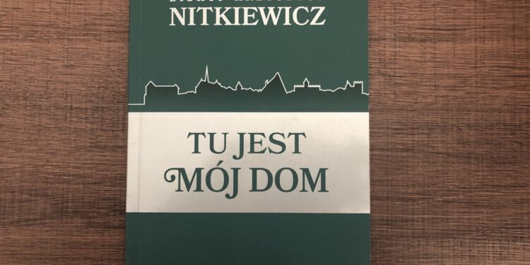 Okładka biskupa Krzysztofa Nitkiewicza "Tu jest mój dom" / Grażyna-Szlęzak-Wójcik / Radio Kielce
