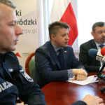 Kielce. Kampania „Narkotyki i dopalacze zabijają”. Na zdjęciu (od lewej): inspektor Artur Bielecki - zastępca Komendanta Wojewódzkiego Policji w Kielcach, Bartłomiej Dorywalski - wicewojewoda świętokrzyski, Jarosław Ciura - Państwowy Wojewódzki Inspektor Sanitarny Dyrektor Wojewódzkiej Stacji Sanitarno-Epidemiologicznej w Kielcach / Jacek Korczyński / Świętokrzyski Urząd Wojewódzki w Kielcach