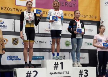 Maria Pytel z Szymanowski Triathlon Team Starachowice (pierwsza z lewej) zdobyła srebrny medal mistrzostw Polski w duathlonie na dystansie sprinterskim / arch. prywatne