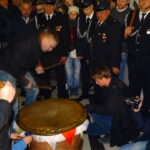 Iwaniska. Gra tarabaniarzy w nocy z Wielkiej Soboty na Niedzielę Wielkanocną / Emilia Sitarska / Radio Kielce