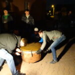 Iwaniska. Gra tarabaniarzy w nocy z Wielkiej Soboty na Niedzielę Wielkanocną / Emilia Sitarska / Radio Kielce