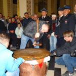 Iwaniska. Gra tarabaniarzy w nocy z Wielkiej Soboty na Niedzielę Wielkanocną / Emilia Sitarska / Radio Kielce