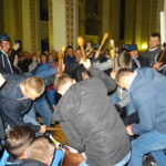 Iwaniska. Gra tarabaniarzy w nocy z Wielkiej Soboty na Niedzielę Wielkanocną / Emilia Sitarska / Radio Kielce