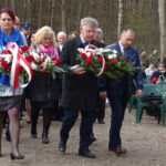 Od lewej: Magdalena Zieleń - radna sejmiku PiS, senator PiS Jarosław Rusiecki, Janusz Gołdyn - radny powiatowy PiS / Emilia Sitarska / Radio Kielce