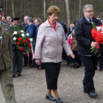 Reprezentacja Światowego Związku Żołnierzy AK w Ostrowcu. Od lewej: prezes Kazimierz Kocowski / Emilia Sitarska / Radio Kielce