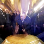 27.03.2016 Iwaniska. Bija w taraban obwieszczając mieszkańcom Zmartwychwstanie. / Jarosław Kubalski / Radio Kielce