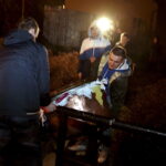 27.03.2016 Iwaniska. Bija w taraban obwieszczając mieszkańcom Zmartwychwstanie. / Jarosław Kubalski / Radio Kielce