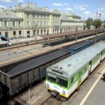 10.05.2016 Skarżysko Kamienna. Węzeł PKP. Dworzec. Pociąg. / Jarosław Kubalski / Radio Kielce