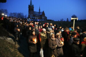 02.04.2019 Masłów. Droga Krzyżowa w rocznicę śmierci Jana Pawła II / Jarosław Kubalski / Radio Kielce