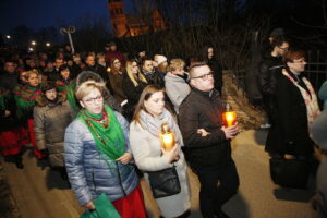 02.04.2019 Masłów. Droga Krzyżowa w rocznicę śmierci Jana Pawła II / Jarosław Kubalski / Radio Kielce