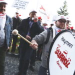 04.04.2019 Kielce. "Solidarność" manifestuje przed ŚUW / Jarosław Kubalski / Radio Kielce