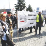 04.04.2019 Kielce. "Solidarność" manifestuje przed ŚUW / Jarosław Kubalski / Radio Kielce