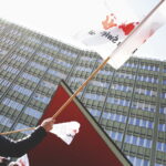 04.04.2019 Kielce. "Solidarność" manifestuje przed ŚUW / Jarosław Kubalski / Radio Kielce