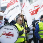 04.04.2019 Kielce. "Solidarność" manifestuje przed ŚUW / Jarosław Kubalski / Radio Kielce