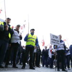 04.04.2019 Kielce. "Solidarność" manifestuje przed ŚUW / Jarosław Kubalski / Radio Kielce