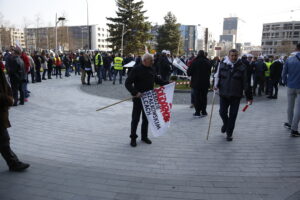 04.04.2019 Kielce. "Solidarność" manifestuje przed ŚUW / Jarosław Kubalski / Radio Kielce