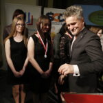 04.04.2019 Kielce. Najlepsi gimnazjaliści i uczniowie klasy ósmej w WDK.  Podsumowanie konkursów przedmiotowych. Medale wręczył senator Krzysztof Słoń / Jarosław Kubalski / Radio Kielce