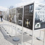 08.04.2019 Kielce. Rynek. Wystawa poświęcona zbrodni katyńskiej / Jarosław Kubalski / Radio Kielce