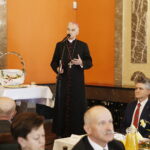 09.04.2019 Kielce. WDK. Wojewoda Agata Wojtyszek spotkała się przy świątecznym stole z przedstawicielami środowisk kombatanckich oraz działaczami opozycji antykomunistycznej. Biskup Marian Florczyk / Jarosław Kubalski / Radio Kielce