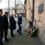09.04.2019 Kielce. Uroczystości upamiętniające  ofiary katastrofy smoleńskiej. Kwiaty składają radny Jarosław Karyś, przewodniczący sejmiku Andrzej Pruś, poseł Krzysztof Lipiec, senator Krzysztof Słoń i wojewoda Agata Wojtyszek / Jarosław Kubalski / Radio Kielce