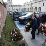 09.04.2019 Kielce. Uroczystości upamiętniające  ofiary katastrofy smoleńskiej. Kwiaty składają radny Jarosław Karyś, przewodniczący sejmiku Andrzej Pruś, poseł Krzysztof Lipiec, senator Krzysztof Słoń i wojewoda Agata Wojtyszek / Jarosław Kubalski / Radio Kielce