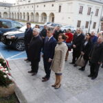 09.04.2019 Kielce. Uroczystości upamiętniające  ofiary katastrofy smoleńskiej. Kwiaty składają radny Jarosław Karyś, przewodniczący sejmiku Andrzej Pruś, poseł Krzysztof Lipiec, senator Krzysztof Słoń i wojewoda Agata Wojtyszek / Jarosław Kubalski / Radio Kielce