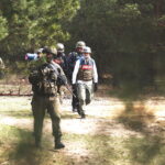 10.04.2019 Kielce. CPdMZ prowadzi szkolenie dla korespondentów wojennych w lesie na Tarczowni / Jarosław Kubalski / Radio Kielce