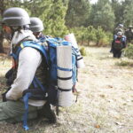 10.04.2019 Kielce. CPdMZ prowadzi szkolenie dla korespondentów wojennych w lesie na Tarczowni / Jarosław Kubalski / Radio Kielce