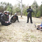 10.04.2019 Kielce. CPdMZ prowadzi szkolenie dla korespondentów wojennych w lesie na Tarczowni / Jarosław Kubalski / Radio Kielce