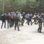 10.04.2019 Kielce. CPdMZ prowadzi szkolenie dla korespondentów wojennych w lesie na Tarczowni / Jarosław Kubalski / Radio Kielce