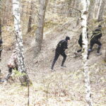 10.04.2019 Kielce. CPdMZ prowadzi szkolenie dla korespondentów wojennych w lesie na Tarczowni / Jarosław Kubalski / Radio Kielce