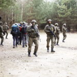 10.04.2019 Kielce. CPdMZ prowadzi szkolenie dla korespondentów wojennych w lesie na Tarczowni / Jarosław Kubalski / Radio Kielce