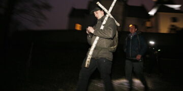 Pokonają nocą kilkadziesiąt kilometrów rozważając mękę Chrystusa