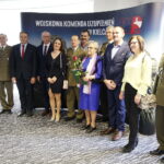 12.04.2019 Kielce. Starostwo powiatowe. Wręczenie medali "Za zasługi dla obronności kraju rodzicom żołnierzy / Jarosław Kubalski / Radio Kielce