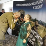 12.04.2019 Kielce. Starostwo powiatowe. Wręczenie medali "Za zasługi dla obronności kraju rodzicom żołnierzy / Jarosław Kubalski / Radio Kielce