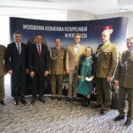 12.04.2019 Kielce. Starostwo powiatowe. Wręczenie medali "Za zasługi dla obronności kraju rodzicom żołnierzy / Jarosław Kubalski / Radio Kielce