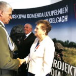 12.04.2019 Kielce. Starostwo powiatowe. Wręczenie medali "Za zasługi dla obronności kraju rodzicom żołnierzy / Jarosław Kubalski / Radio Kielce